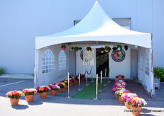 De ingang van KP Holland.